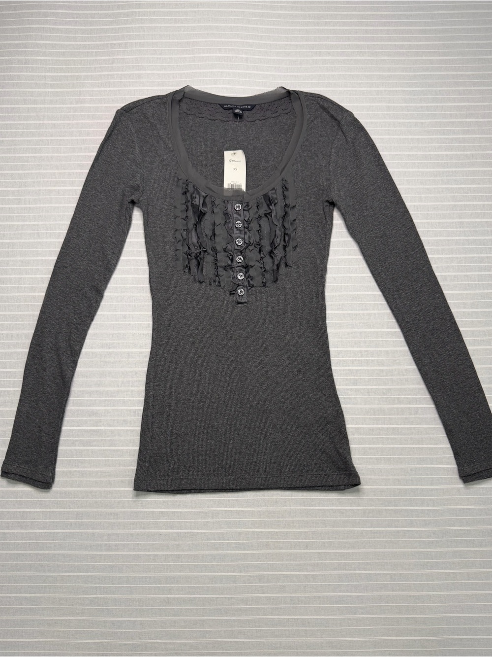 🍂 NWT Banana Republic Charcoal Ruffle Henley Top – XS 🍂